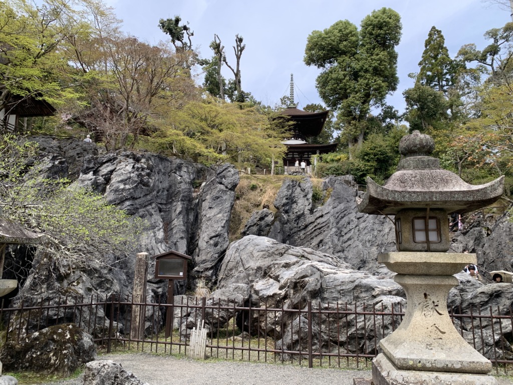 石山寺（珪灰石）